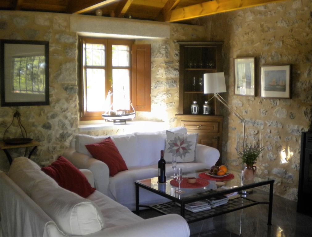 Stone House In A Quiet Landscape, Leonidion Villa Exterior photo